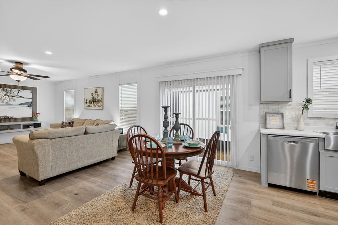 Gateway 2868a interior home features