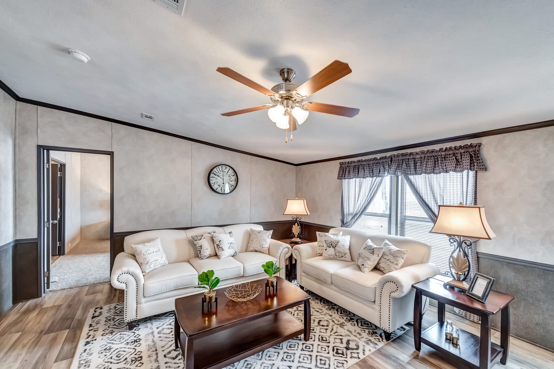 Classic c-3280-42.5b interior home features
