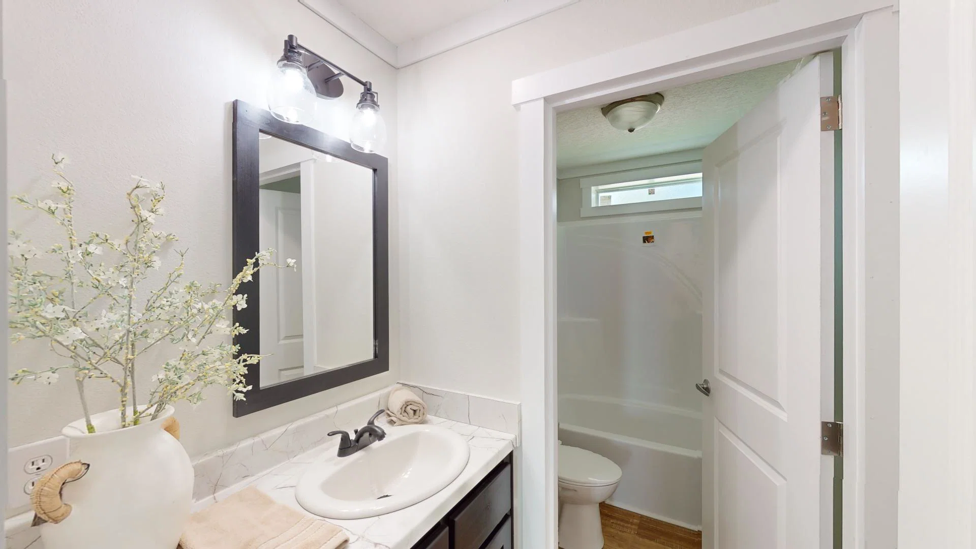 Pri3264-200 bathroom home features