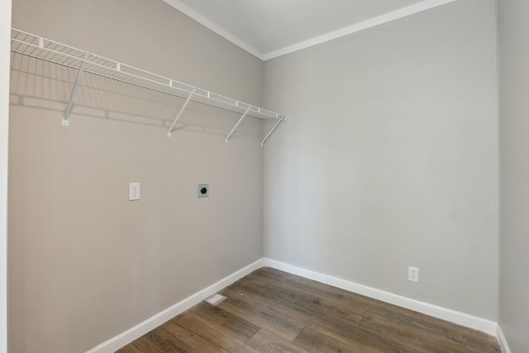 Gateway 2856a interior home features