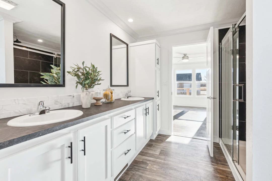Prairie dune 8978 bathroom home features