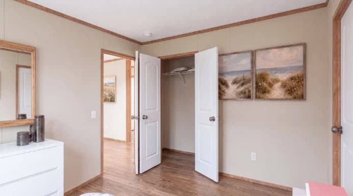 Snowcap bedroom home features