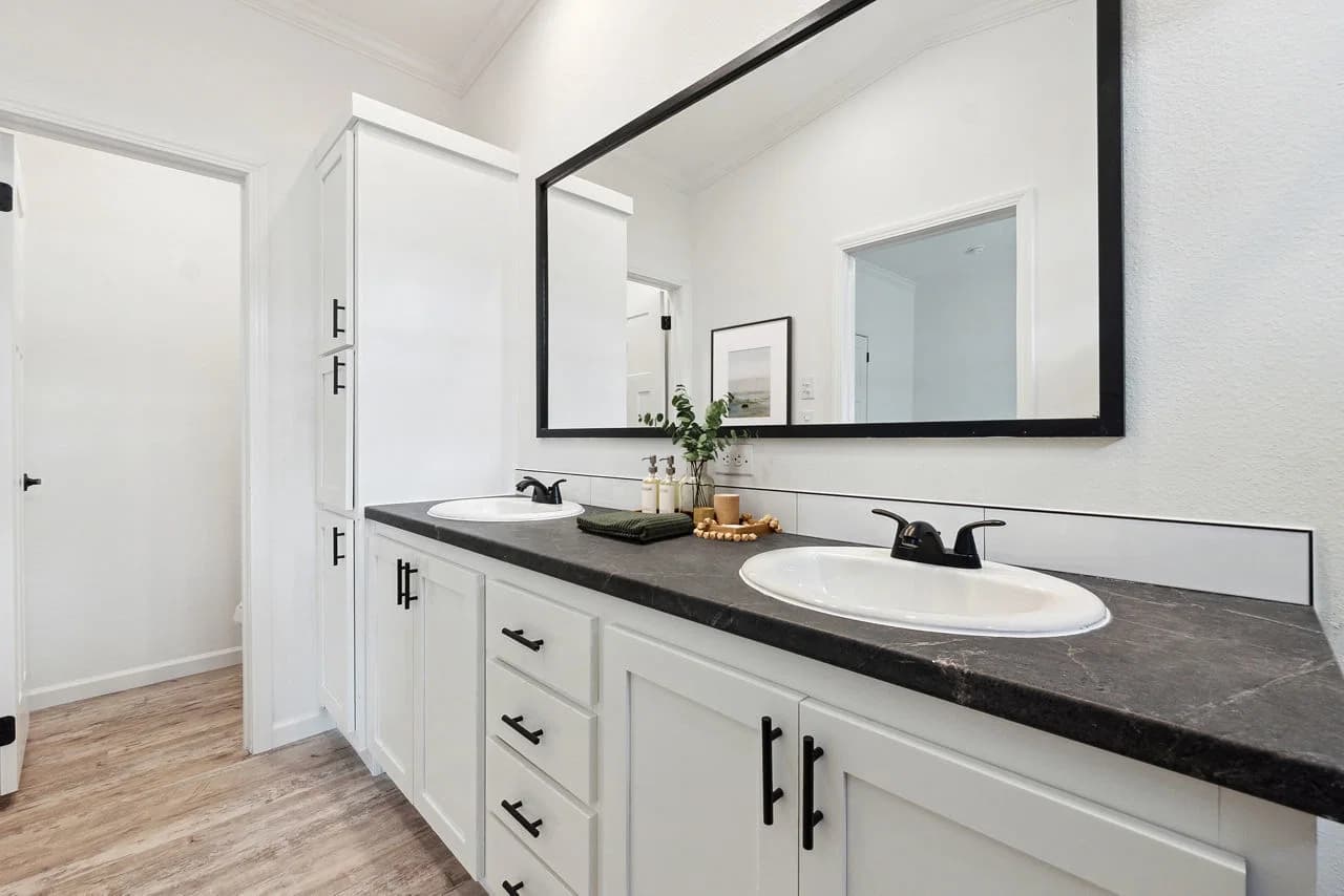 Innovation in1868h22177 bathroom home features