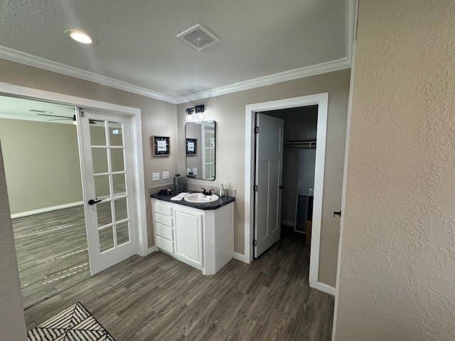 Solitaire 28643a interior home features