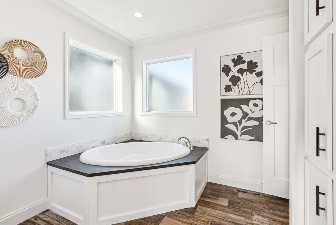 Prairie dune 8978 bathroom home features