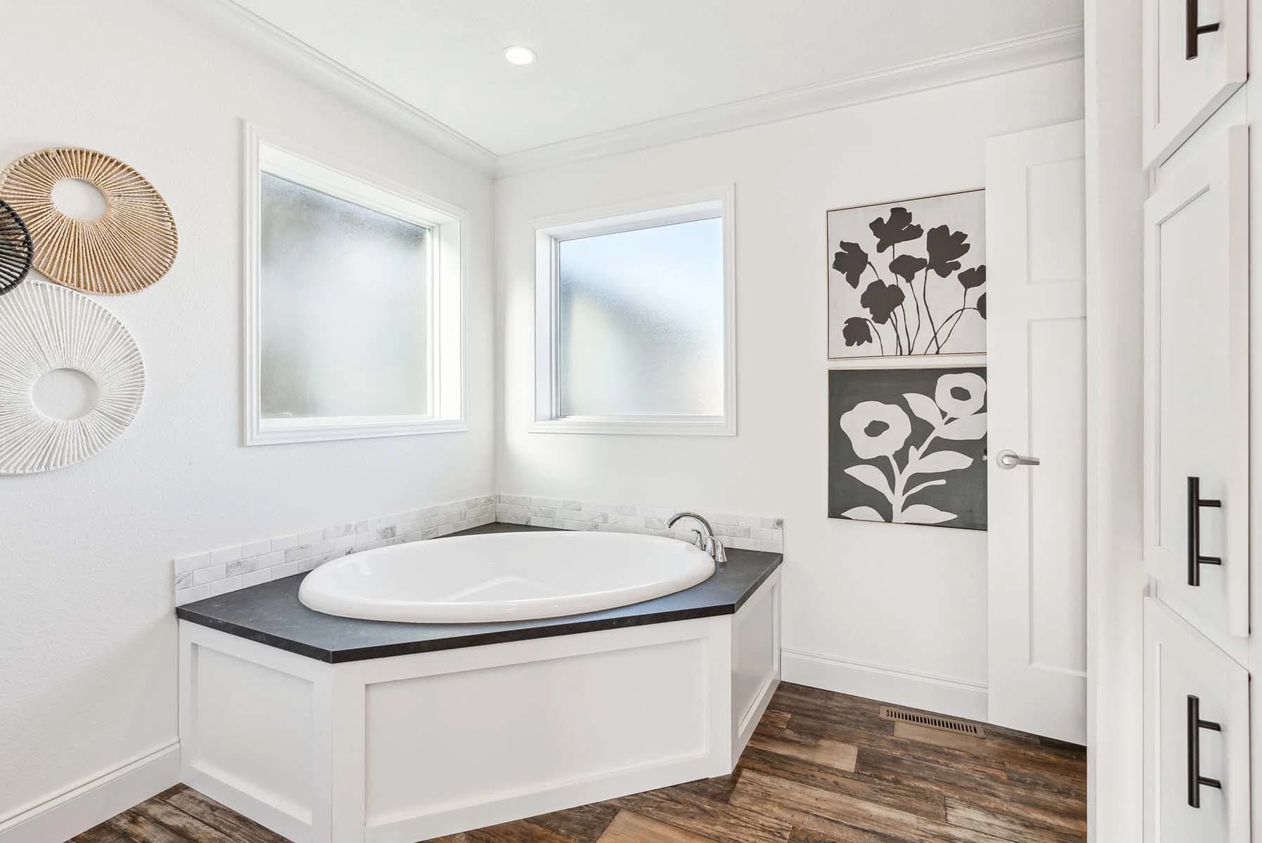 Prairie dune 8978 bathroom home features
