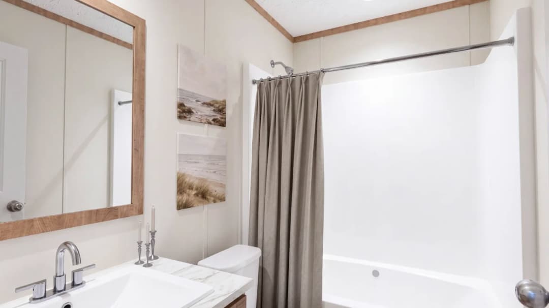 Mariner bathroom home features