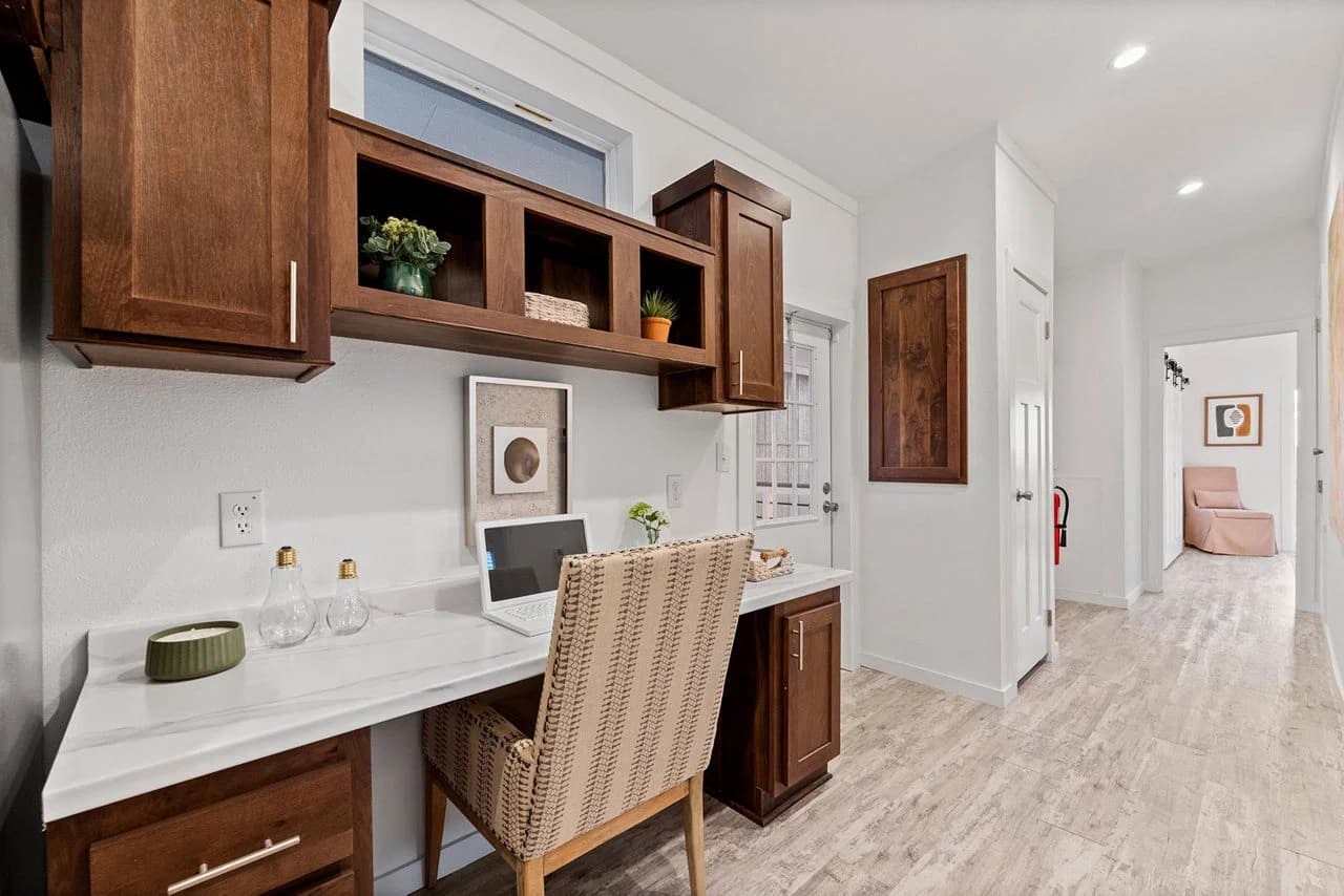 Innovation in1668h22126 interior home features