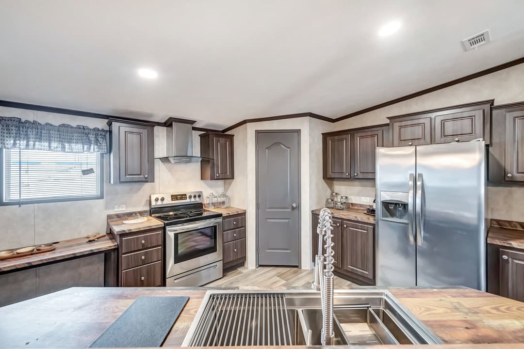 Classic c-3280-42.5b kitchen home features
