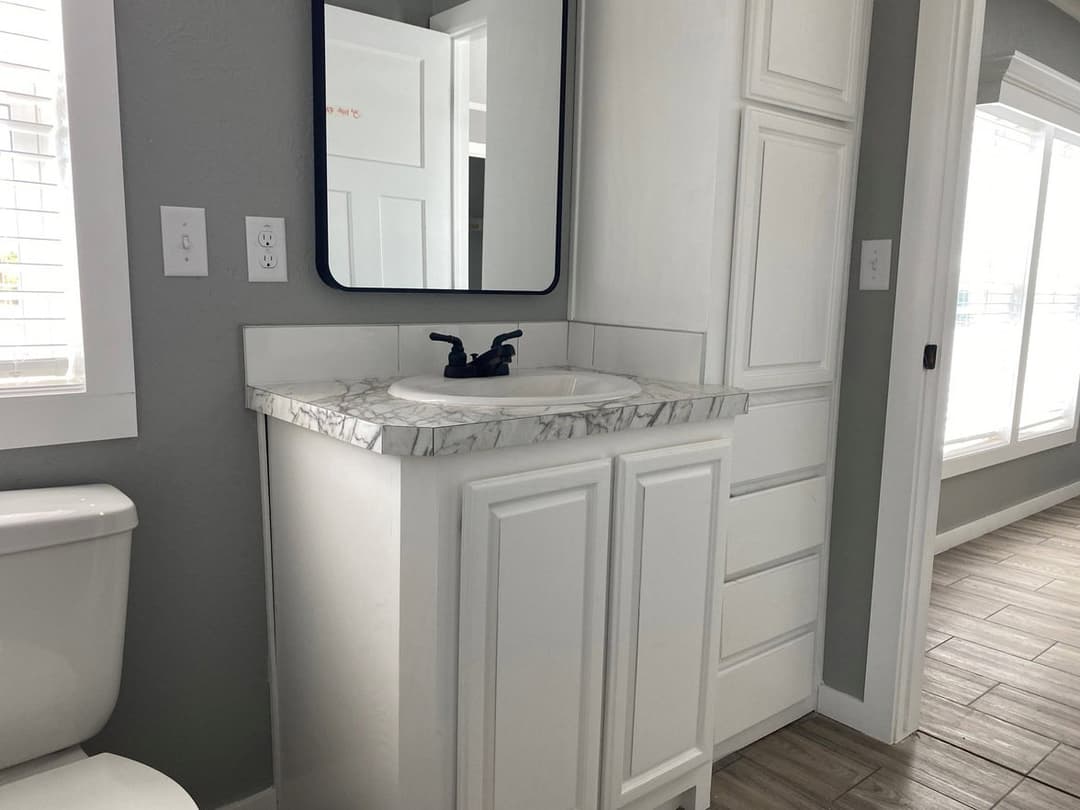 Solitaire 32824a bathroom home features