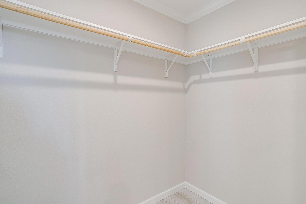 Innovation in2860h32079 interior home features