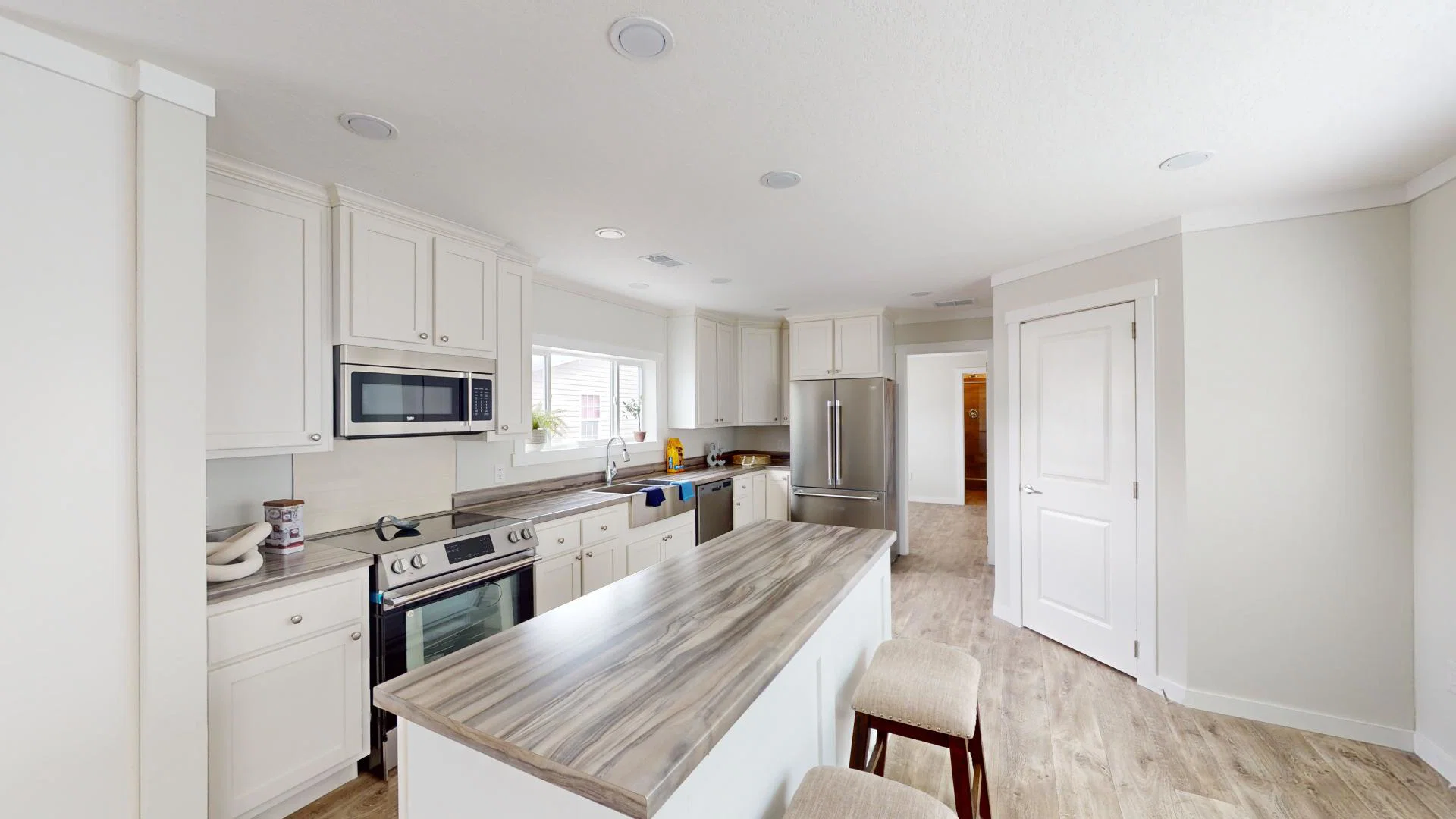 Pri1680-102 kitchen home features