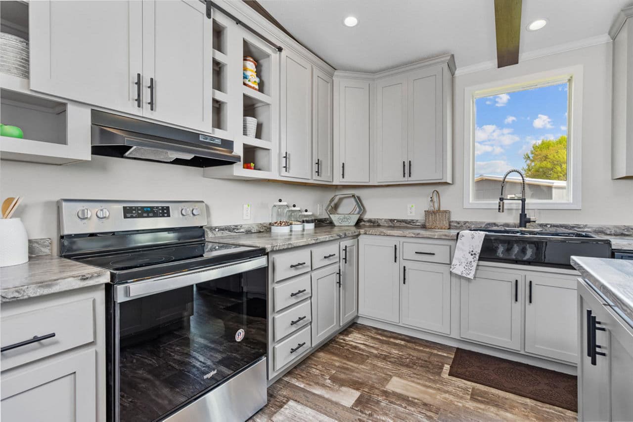 Poydras lot #11 kitchen home features