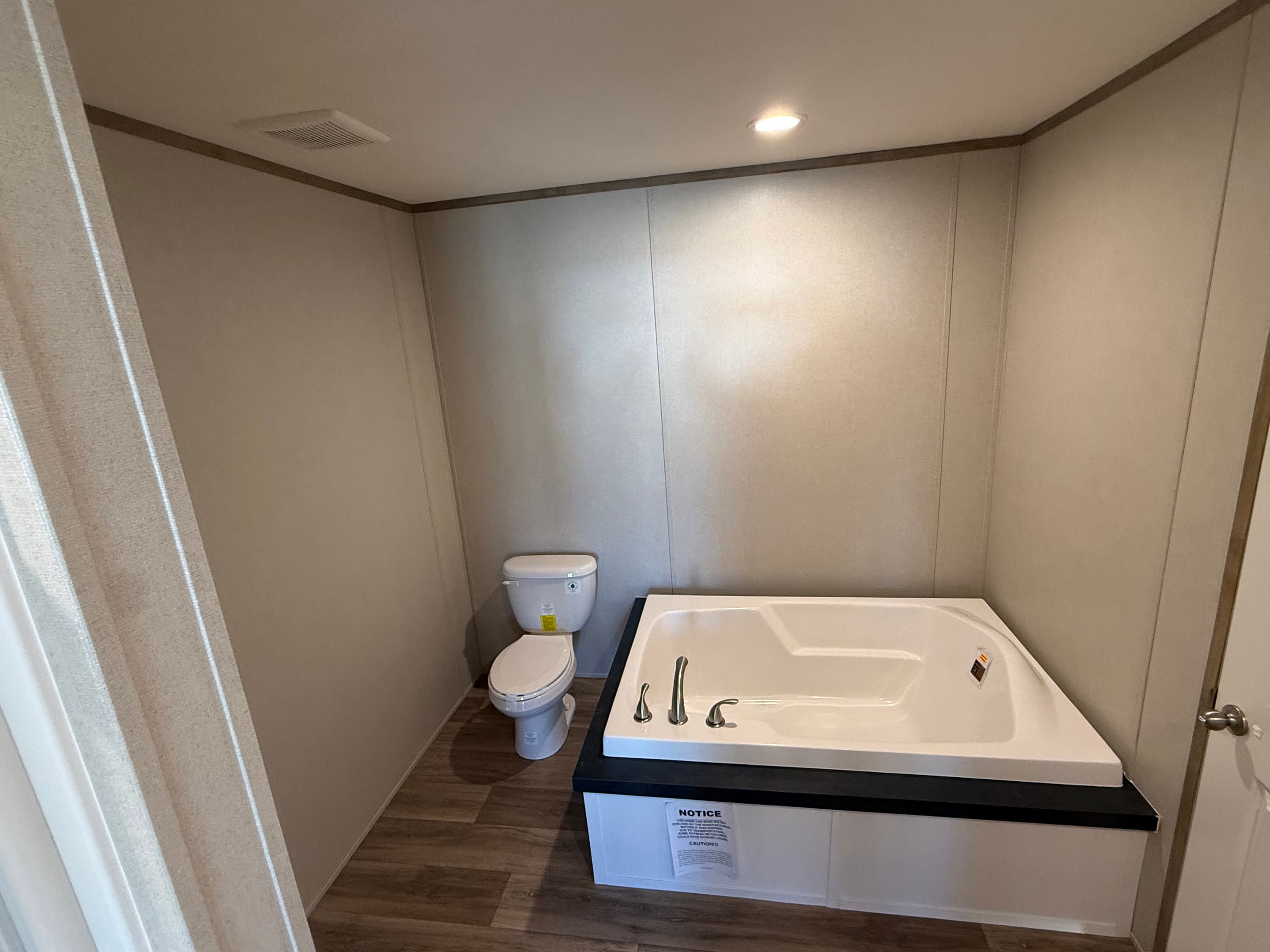 Vista lot #19 bathroom home features