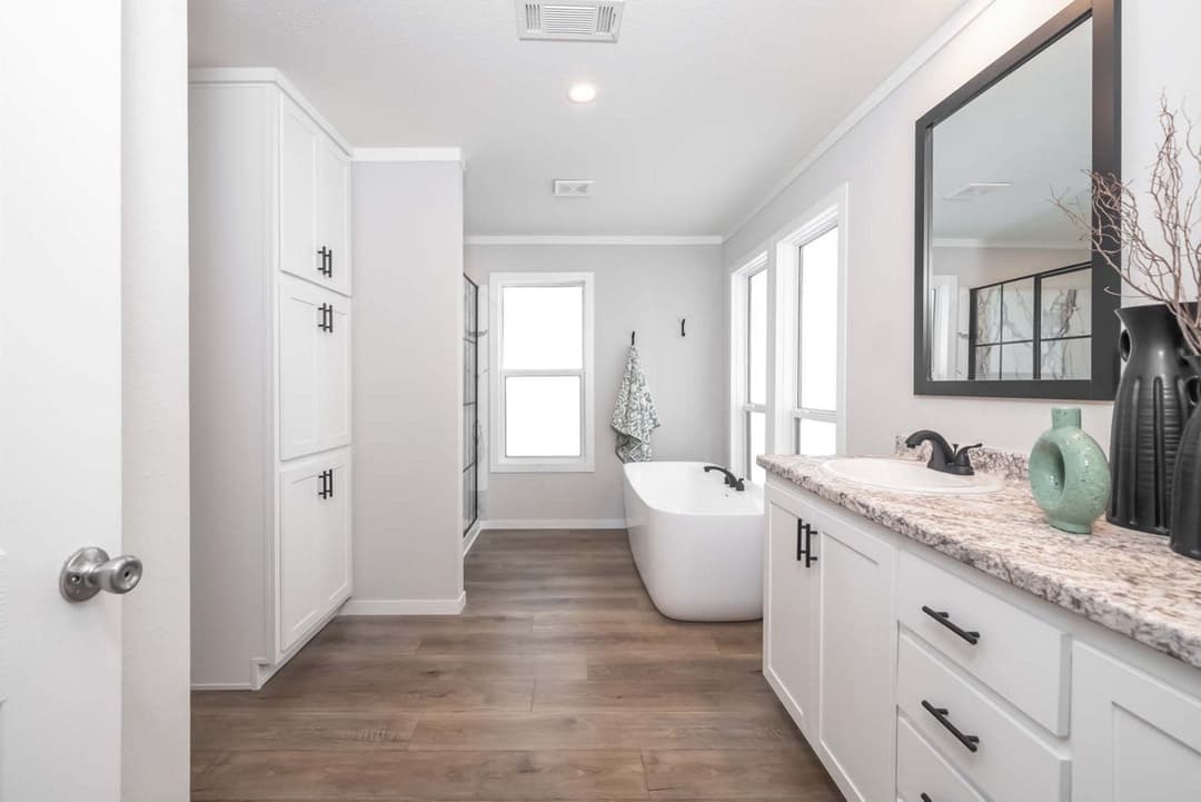 Bourbon lot #27 bathroom home features