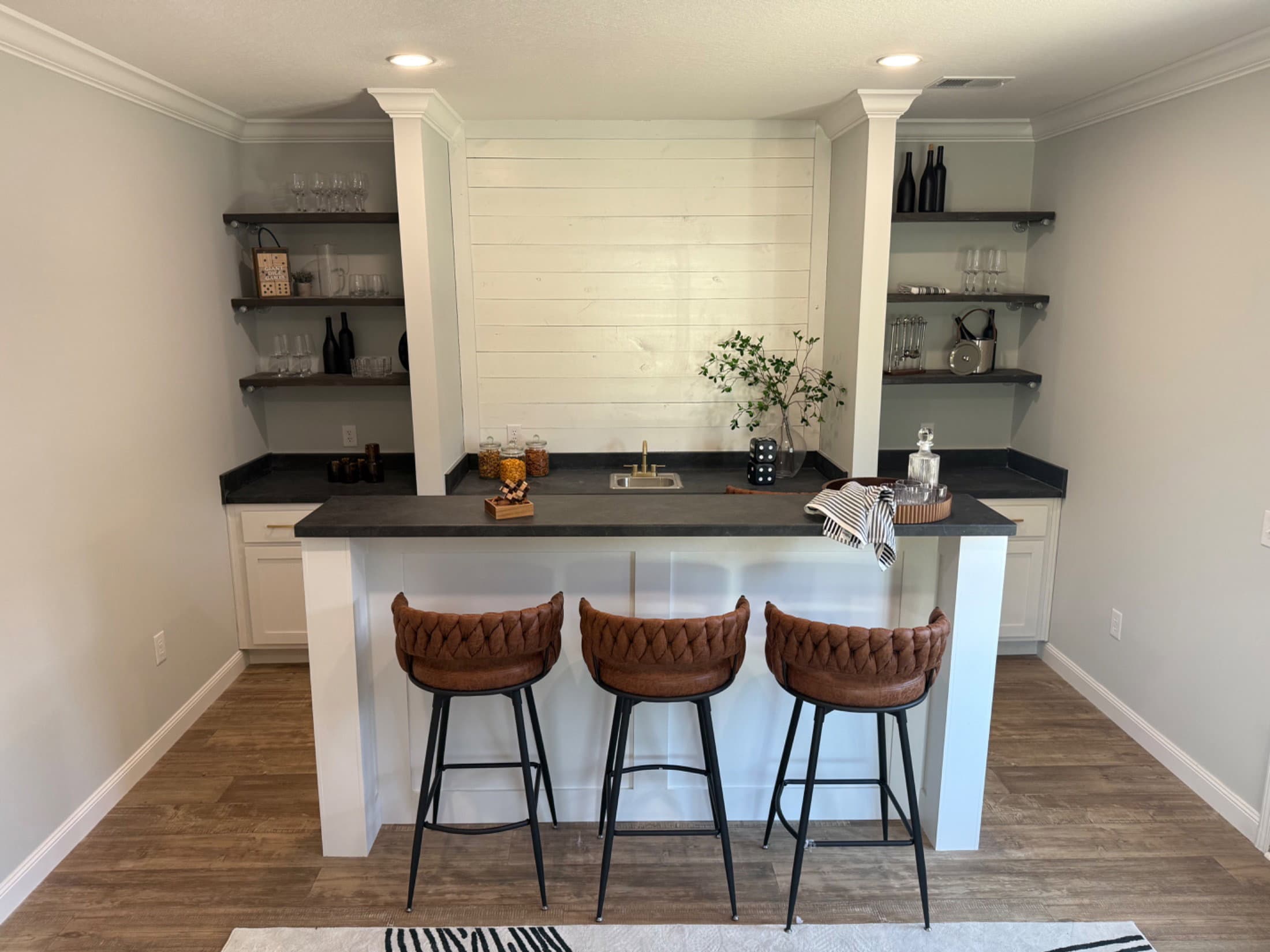 Custom sunshine 2043 lot 16  home features