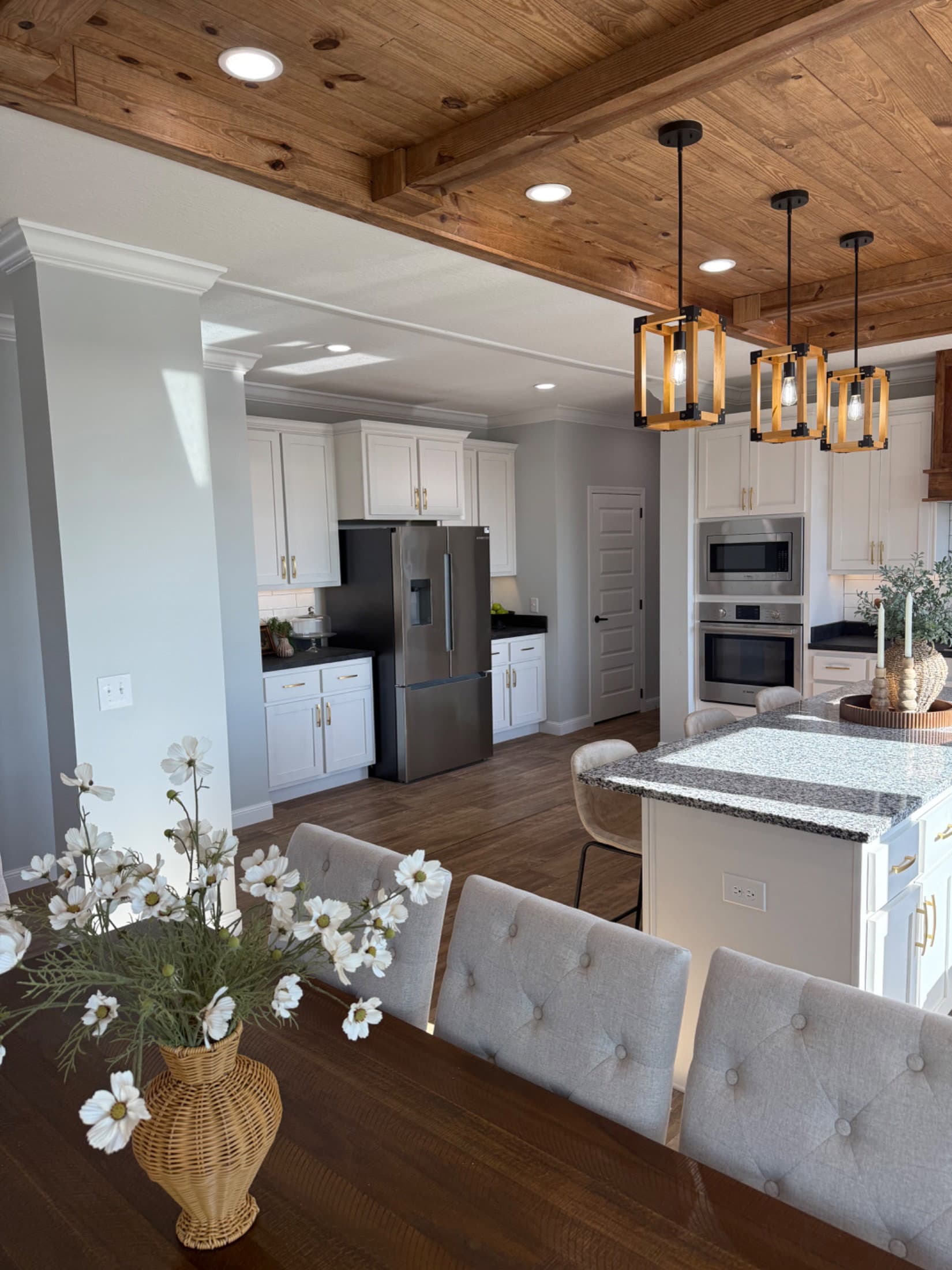 Custom sunshine 2043 lot 16  home features