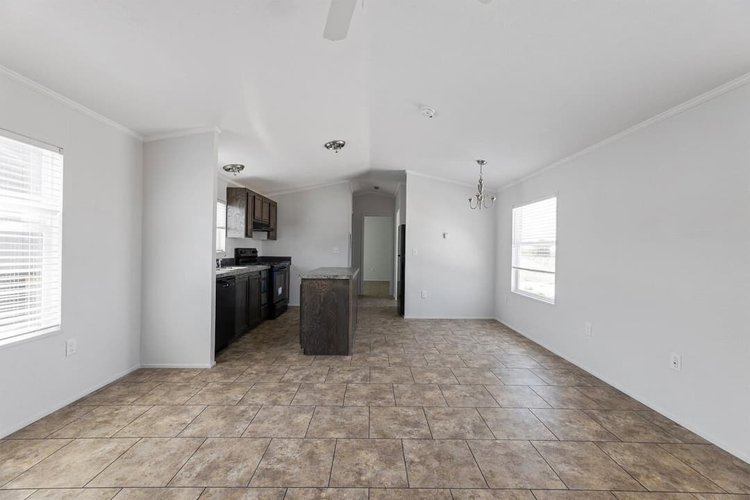 Emerald 16723a interior home features