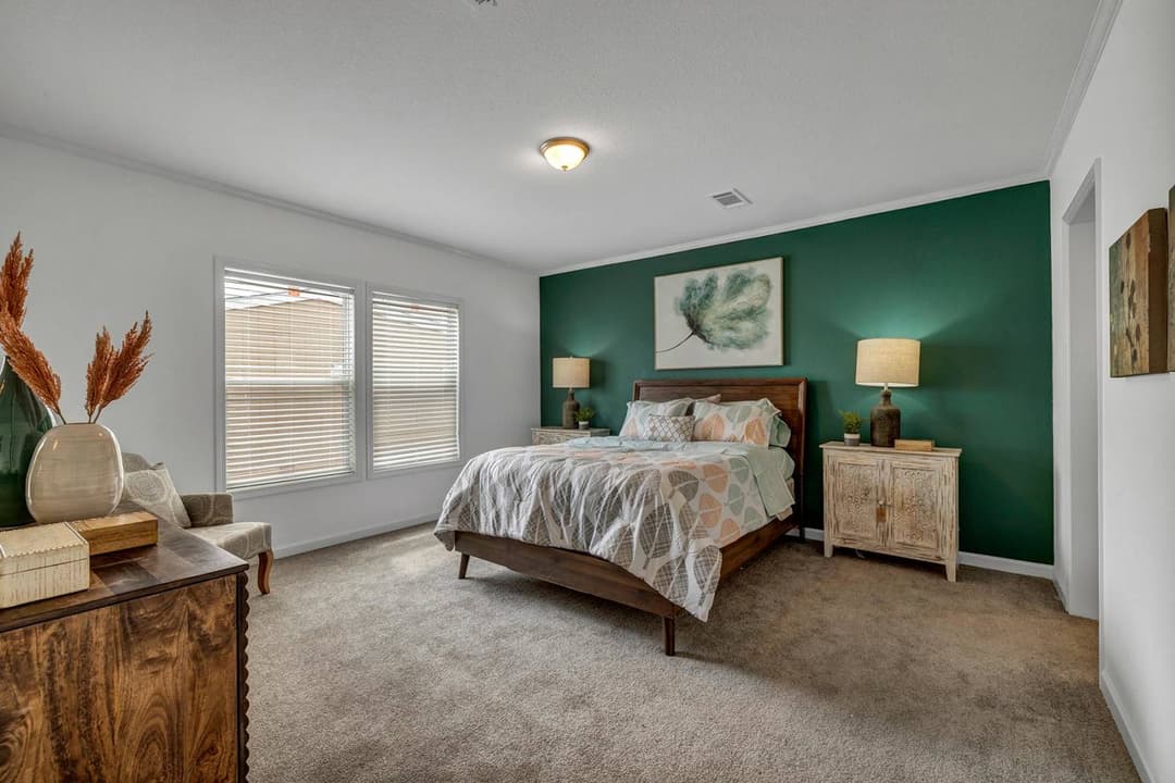 Titan extreme 3272c bedroom home features