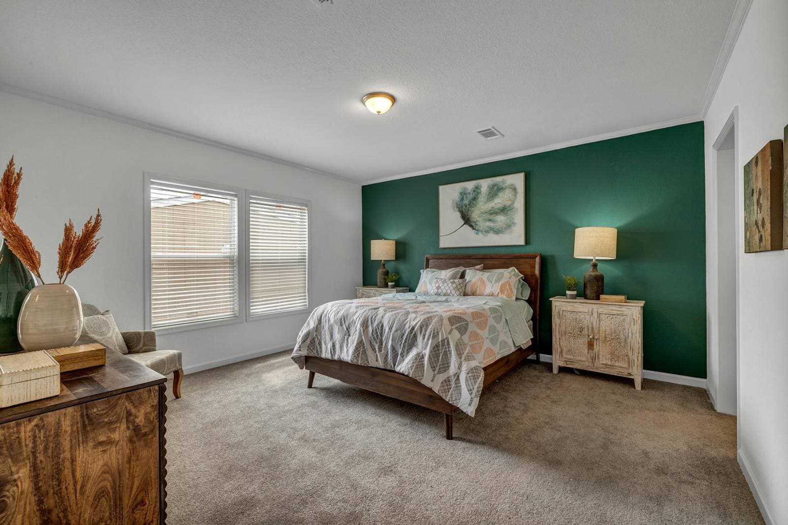 Titan extreme 3272c bedroom home features