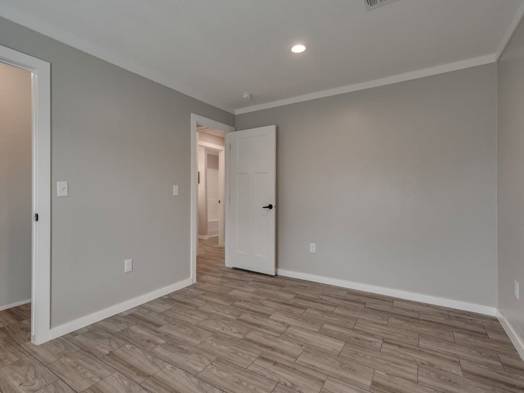 Atmos 28603n bedroom home features