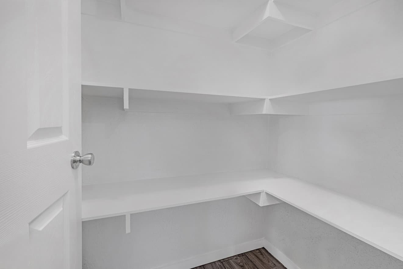 Topaz 28563a interior home features