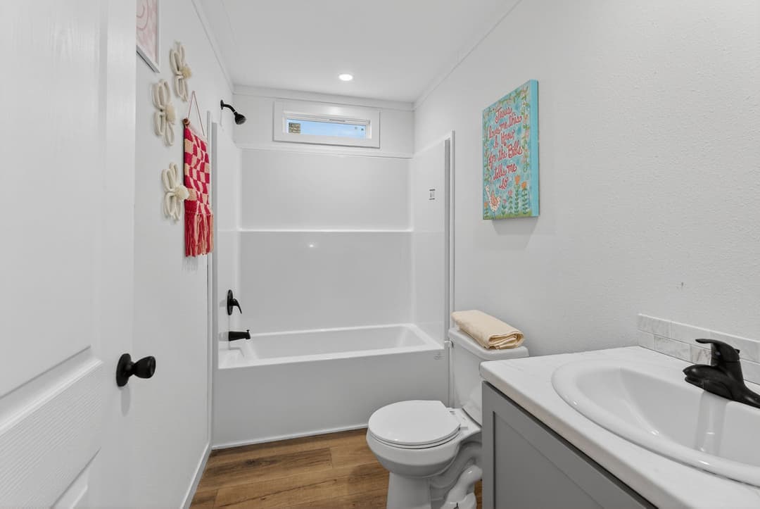 Gateway 2868a bathroom home features