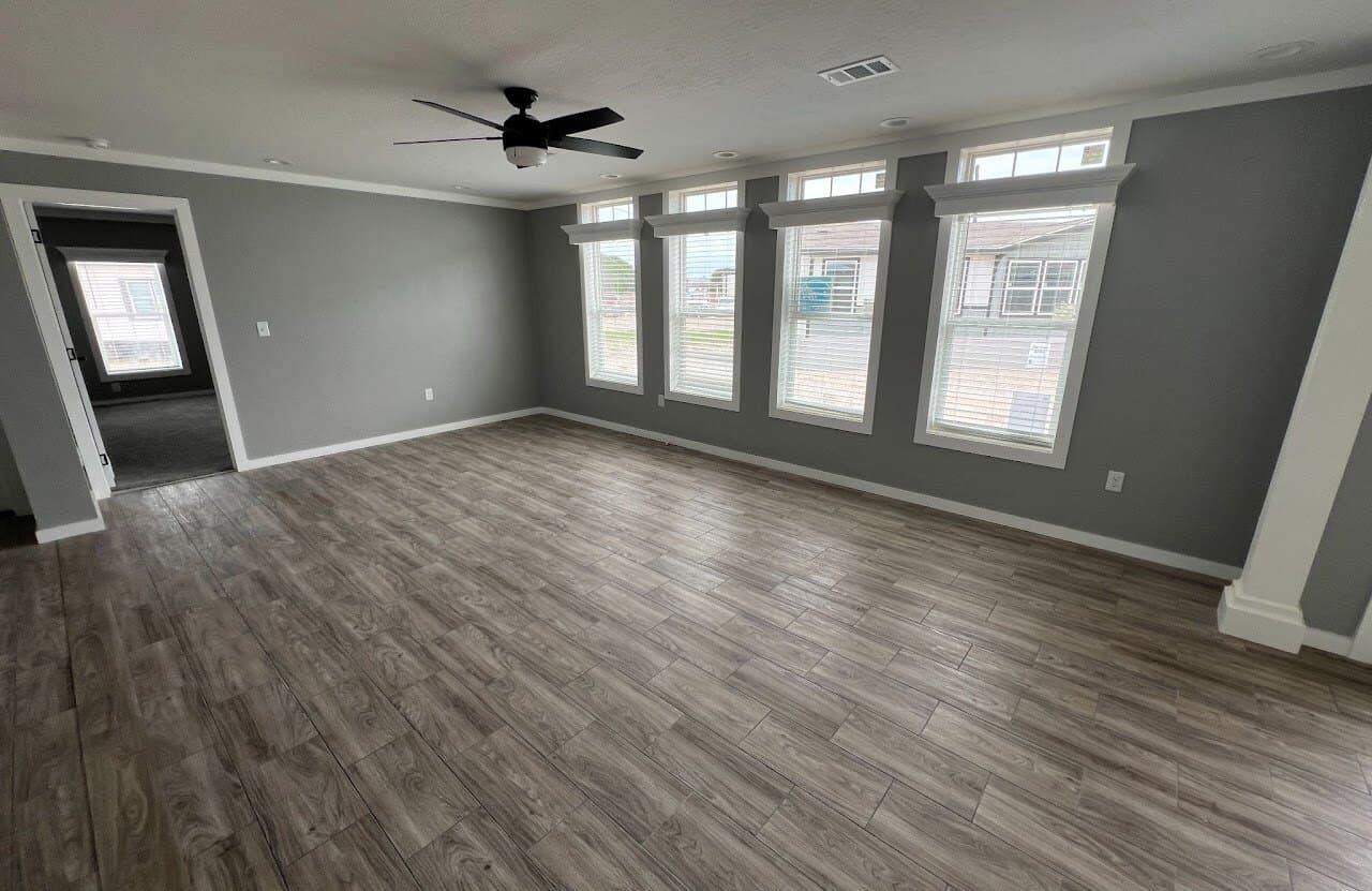 Solitaire 28684a interior home features