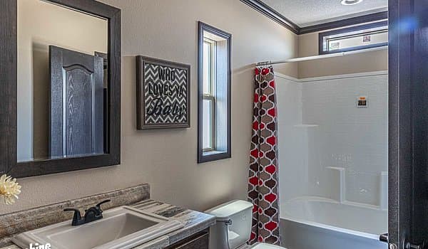 Pri3268-2004 bathroom home features