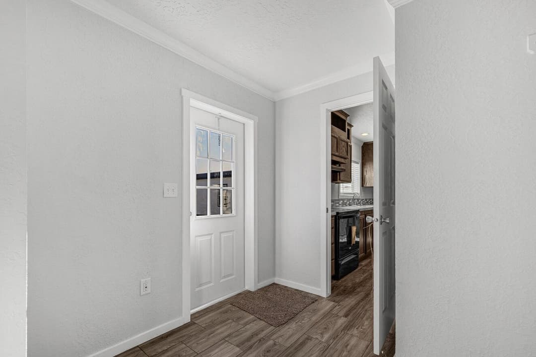 Topaz 28764a interior home features