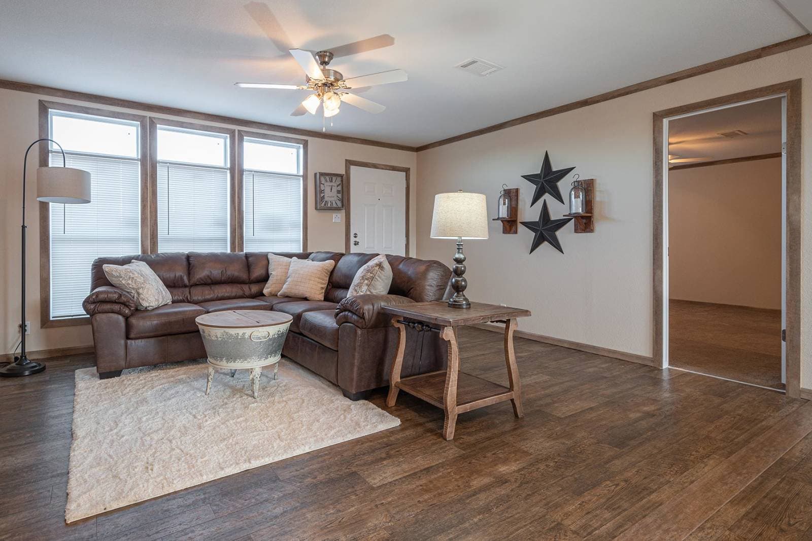 Csd2852j interior home features