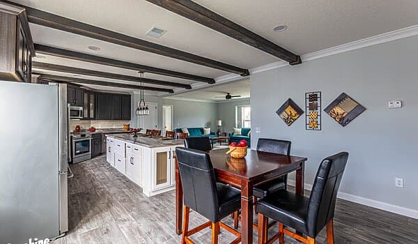 Pri3284-2010 kitchen home features