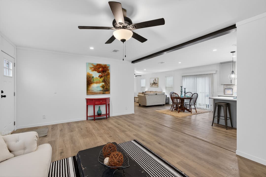 Gateway 2868a interior home features