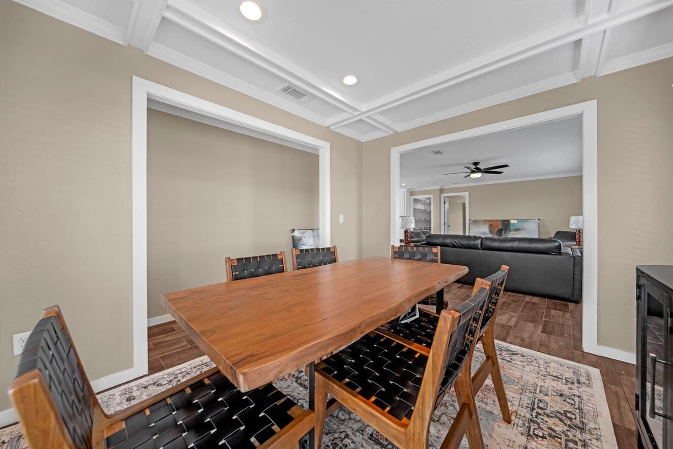 Sapphire 28663a interior home features