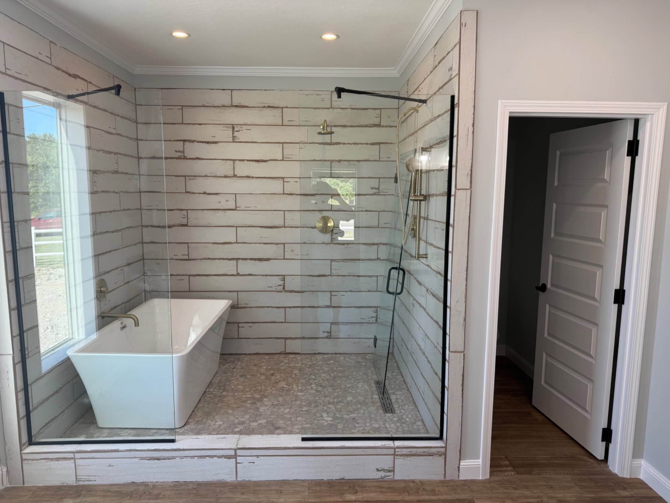 Custom sunshine 2043 lot 16  home features