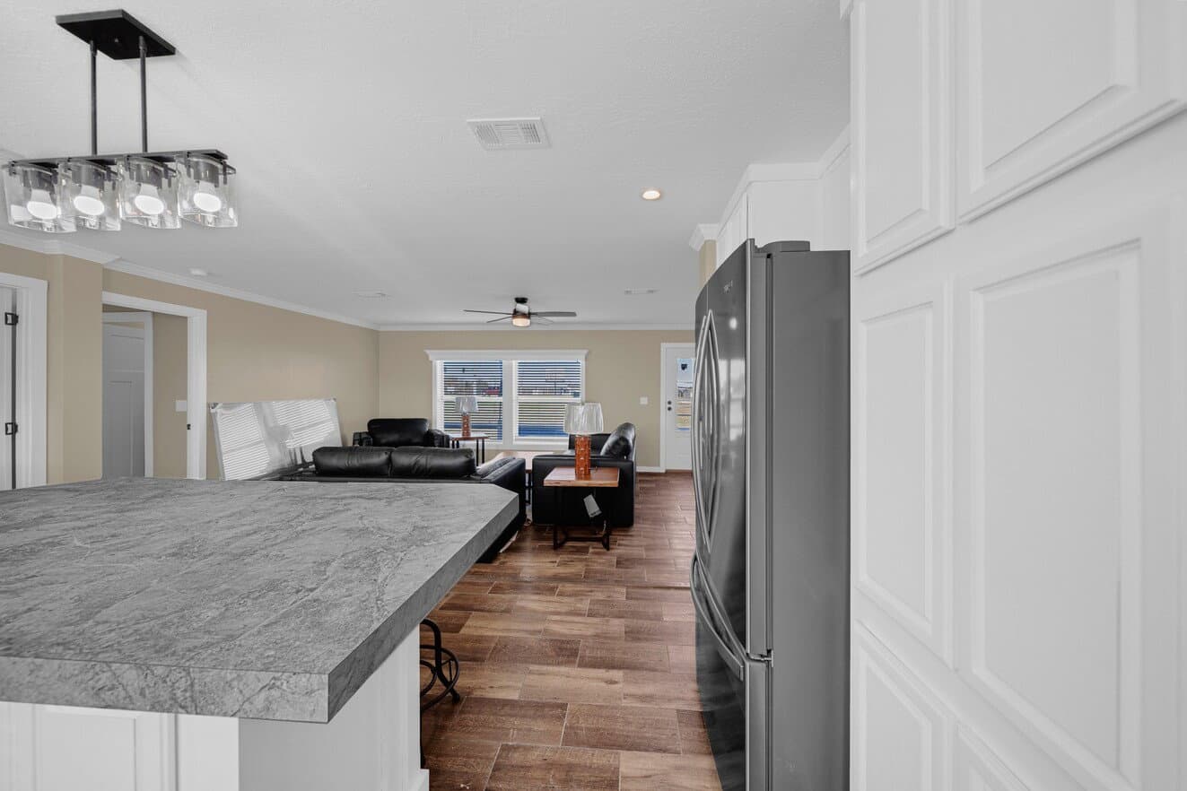Sapphire 28663a kitchen home features