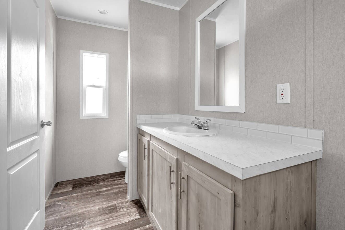 Verde ranch 14632n bathroom home features