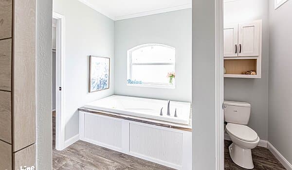 Pri3284-2010 bathroom home features