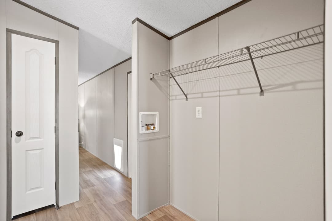 Classic c-1672-32c interior home features