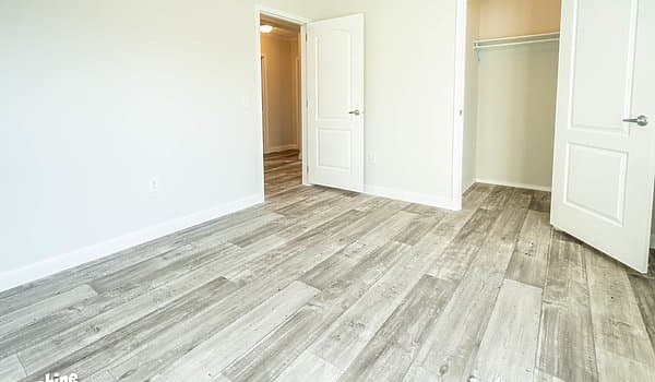 Pri3280-2043 bedroom home features