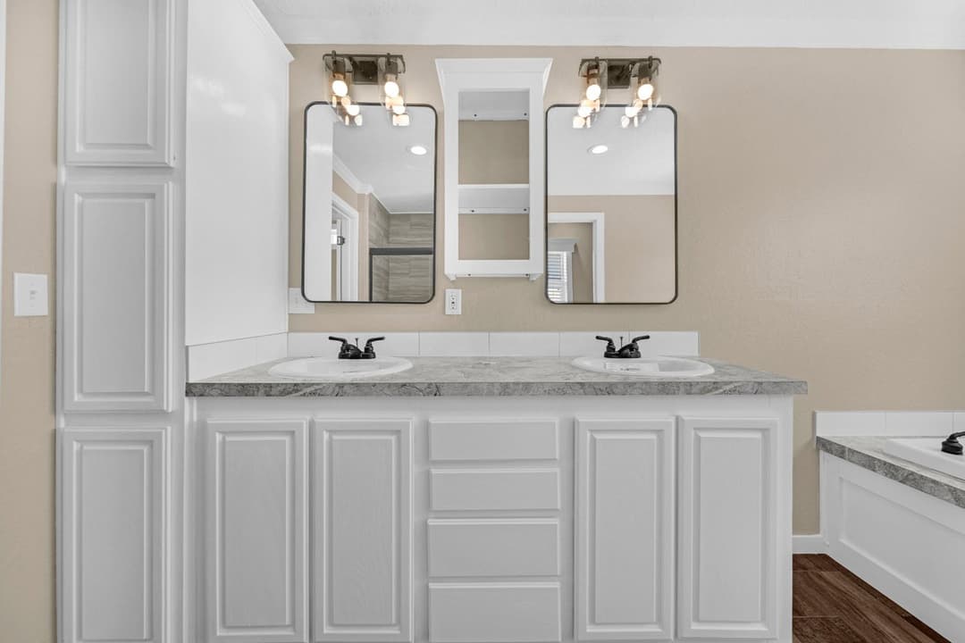 Sapphire 28663a bathroom home features
