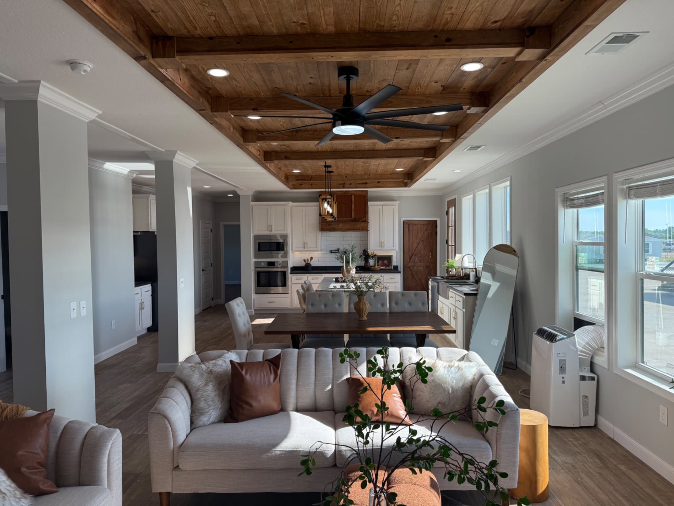 Custom sunshine 2043 lot 16  home features