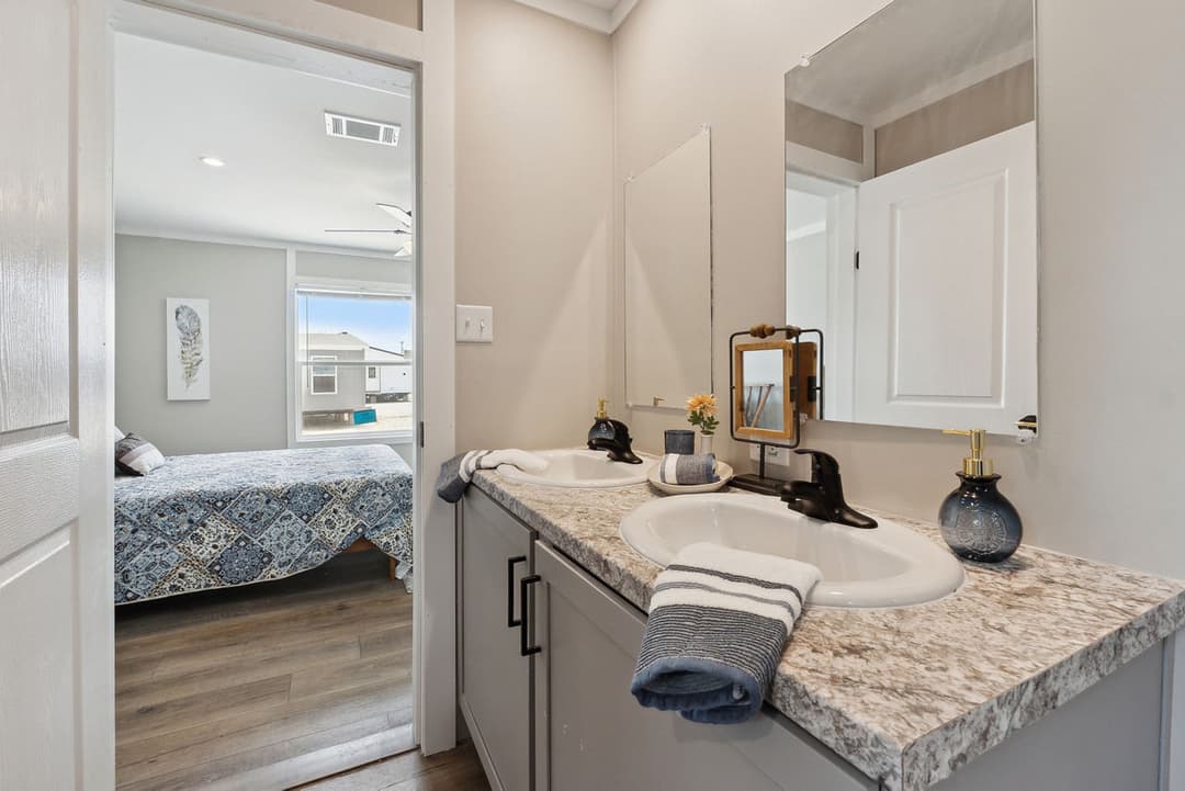 Gateway 2856a bathroom home features