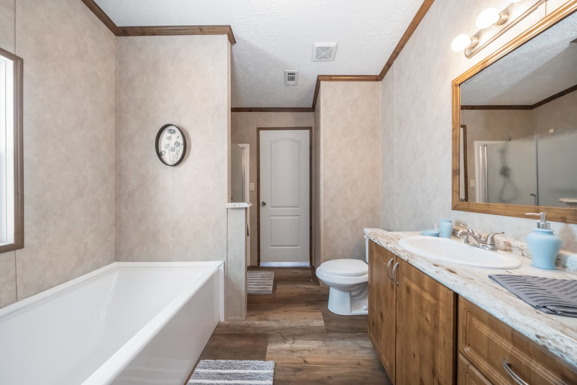 Classic c-3248-32b bathroom home features