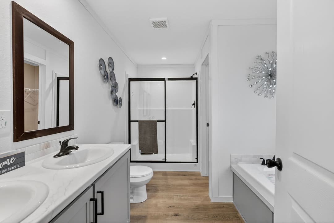 Gateway 2868a bathroom home features