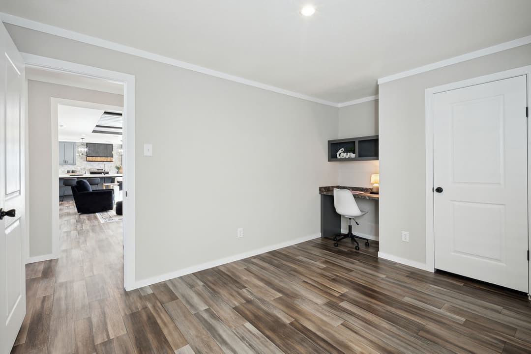 Sazerac bedroom home features
