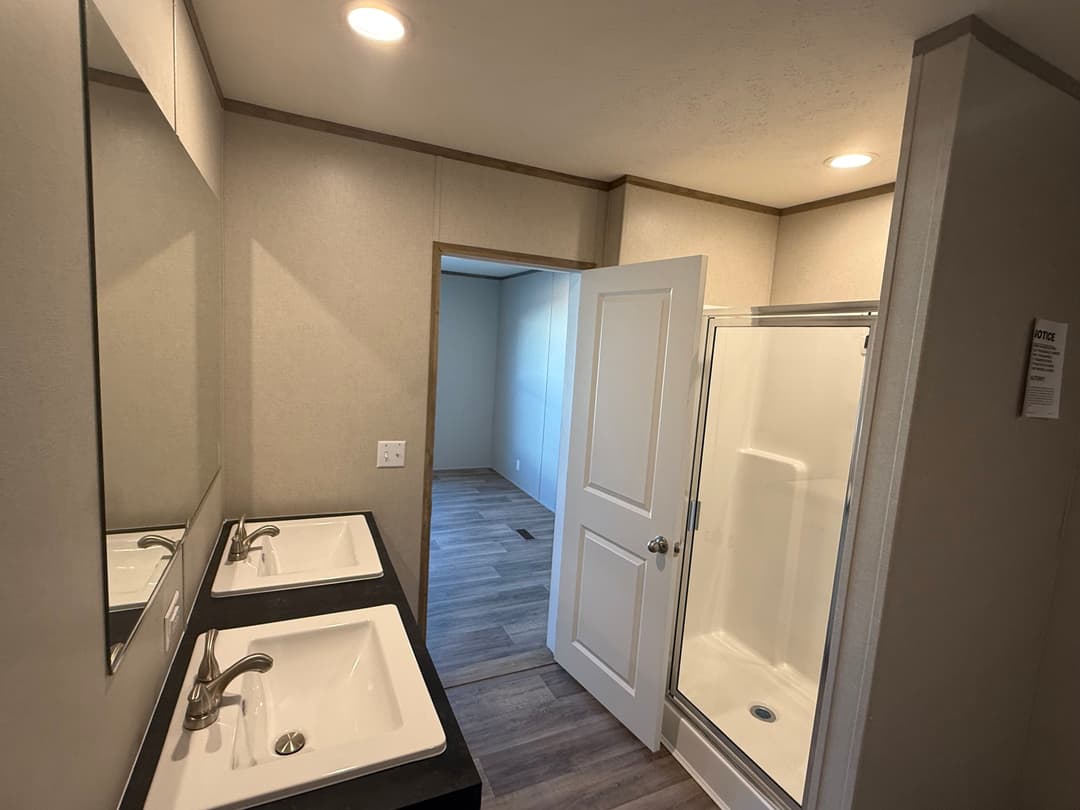 Vista lot #19 bathroom home features