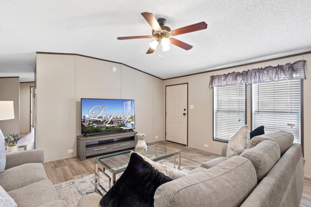 Classic c-1672-32c interior home features