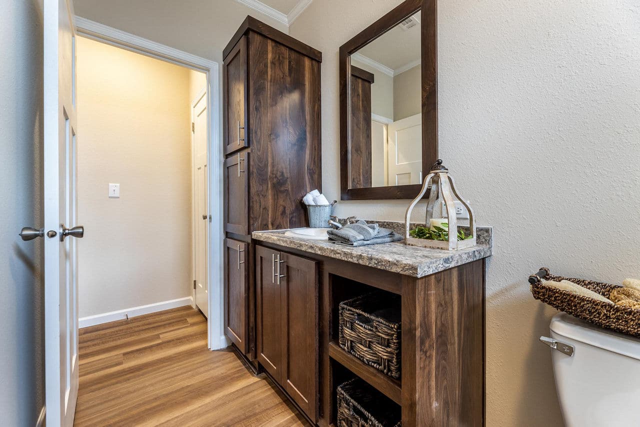 Innovation 3260c bathroom home features