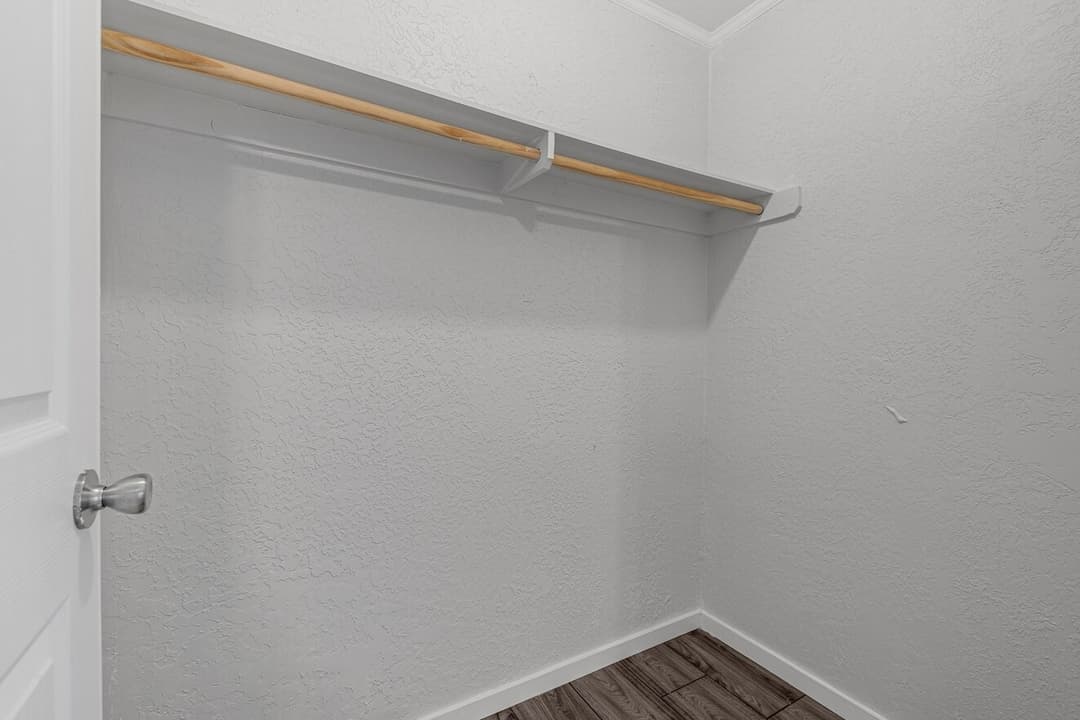 Topaz 28563a interior home features
